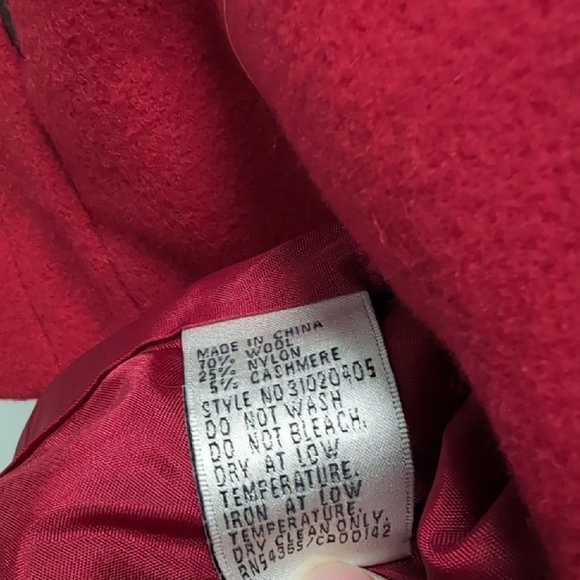 NWT Nygard Red and Black Cashmere Blend Tailored Jacket. Size 6 Petite. - Picture 8 of 8